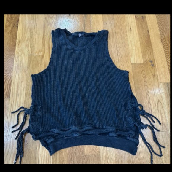 Free People 'One' Cropped Side Tie Top - Picture 1 of 4